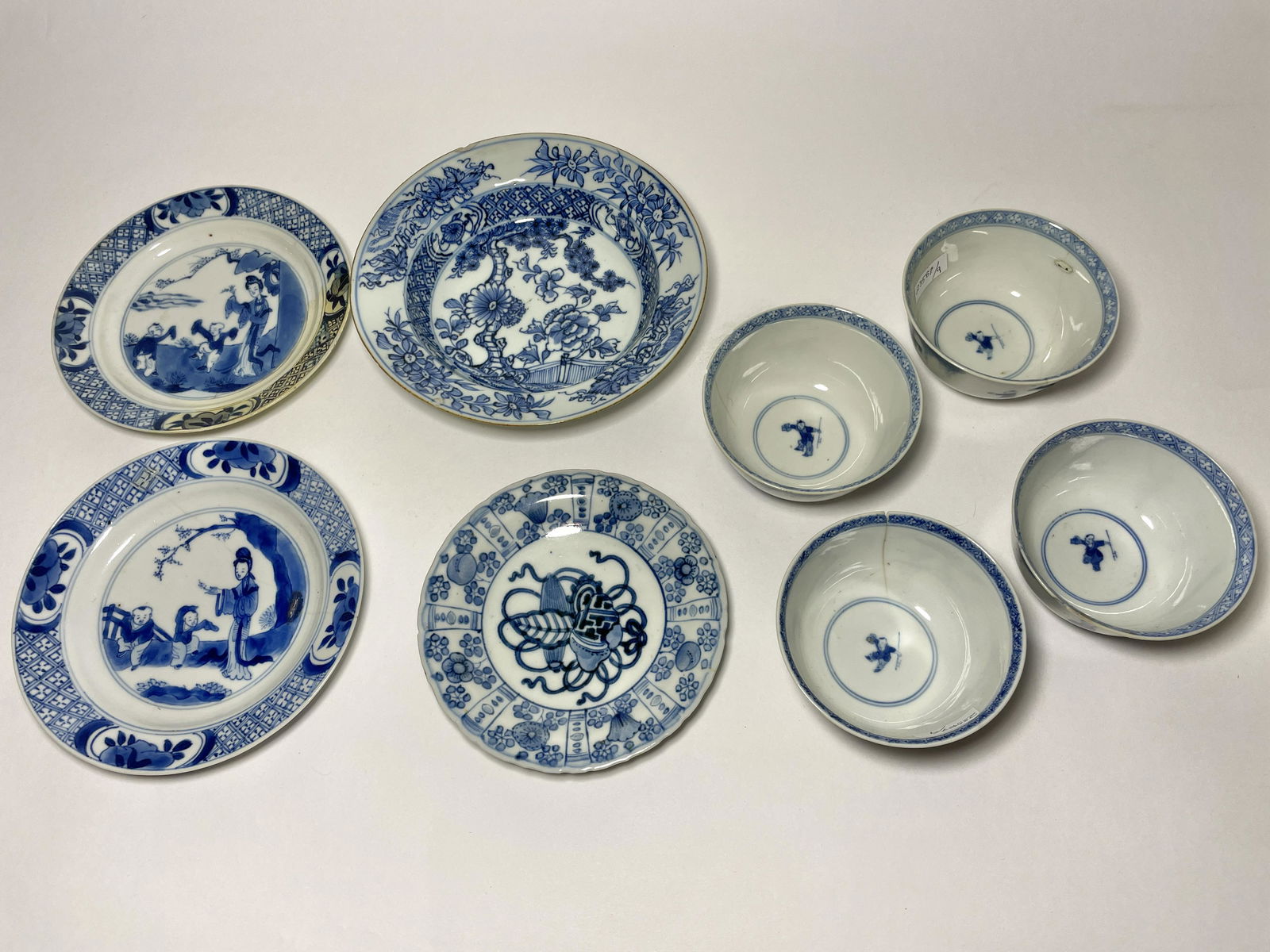 A Mixed Lot Chinese Kangxi Blue & White Porcelain Cups (1 of 20)
