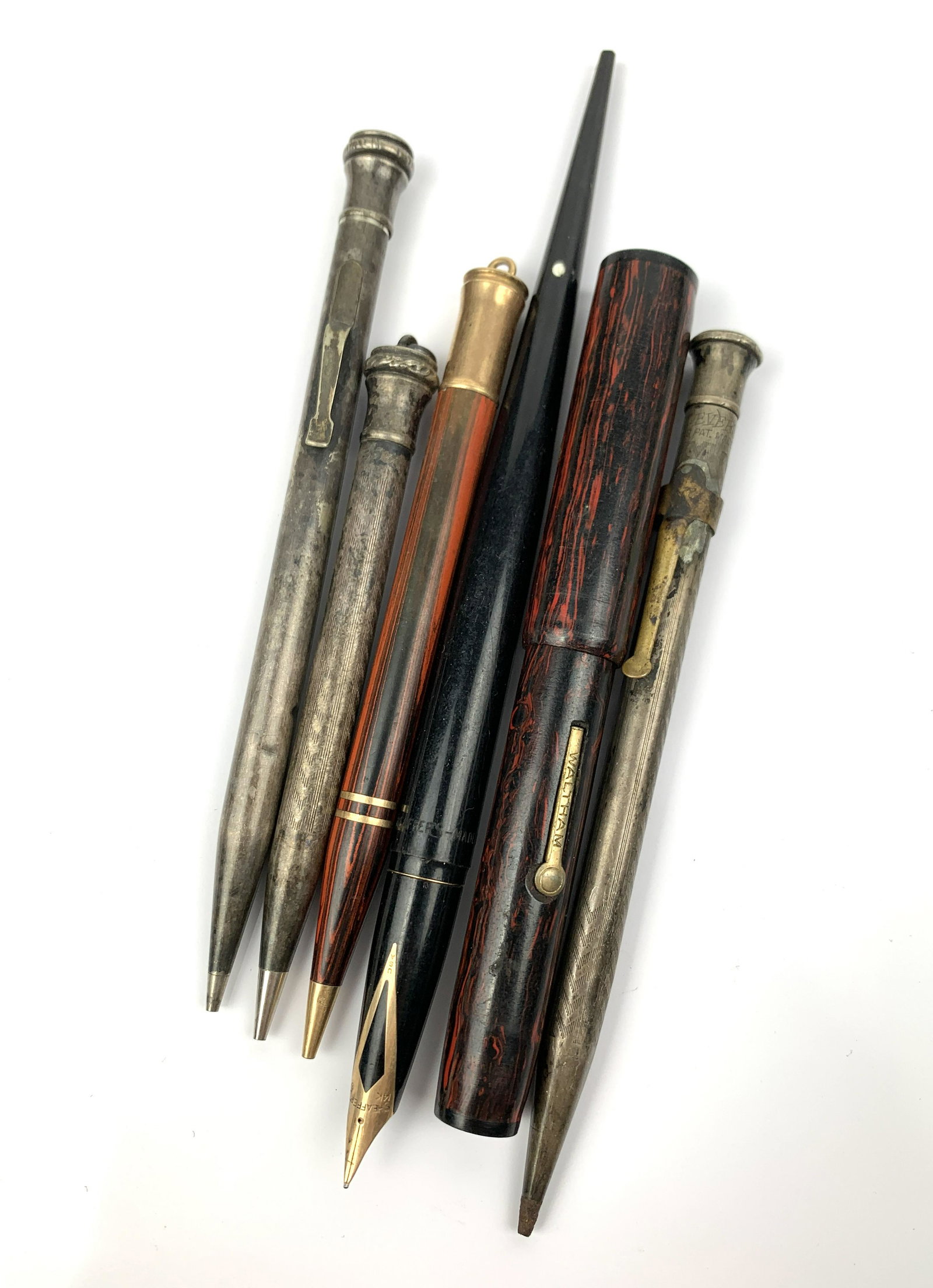 A Mixed Lot of Silver pencils & Waterman Fountain Pen: Approximately: 4 - 6.75 in (Length) x 89.9 grams in weight