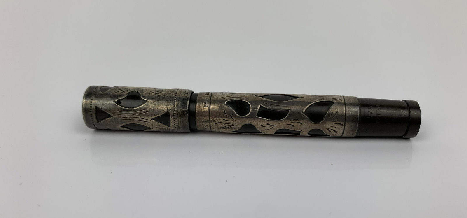 A Vintage Silver Overlay Watermans Half Fountain Pen: Approximately: 3.5 in (length) x 0.5 in (Diameter) x 11.8 grams in weight