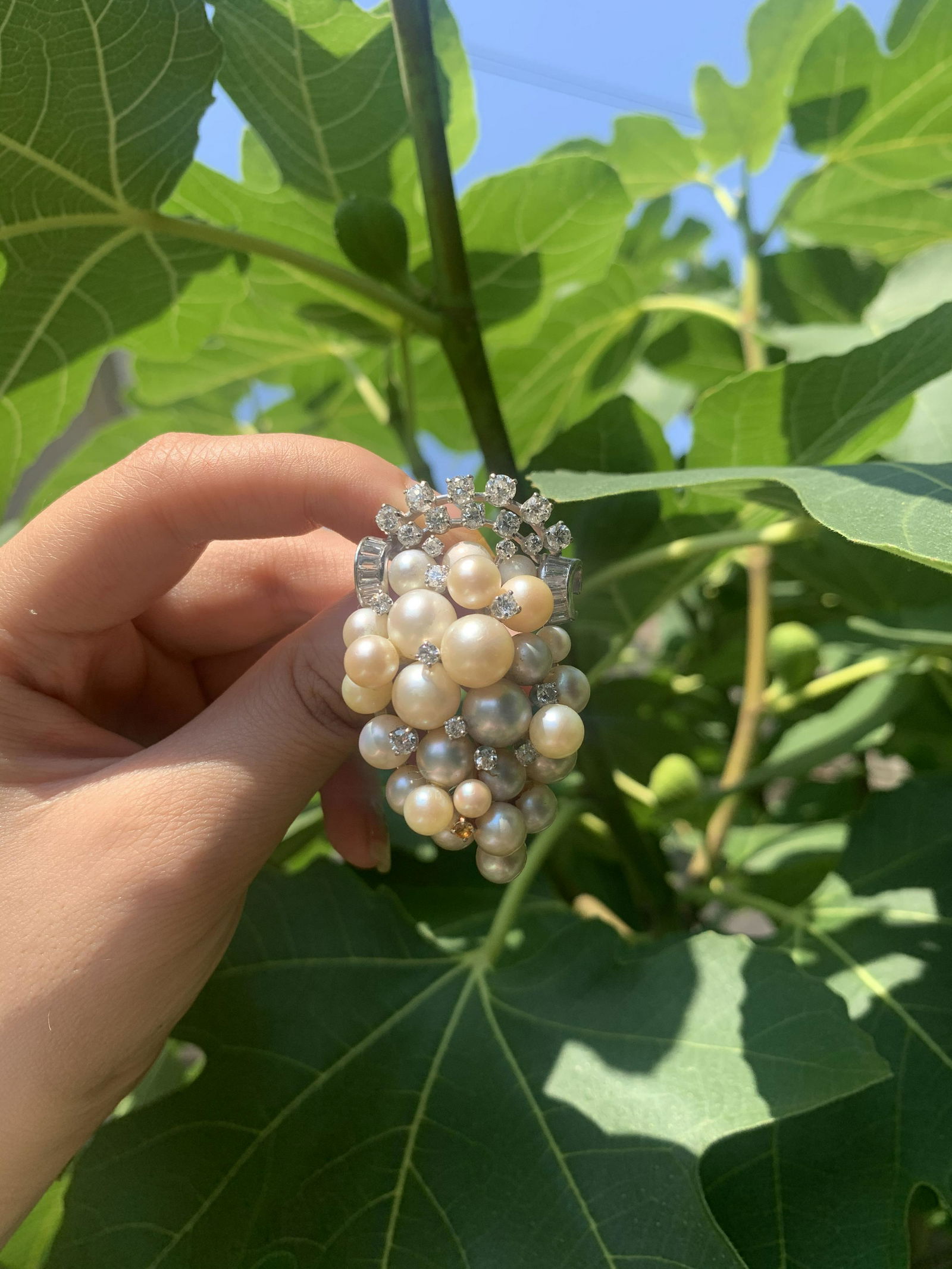 A Vintage 18k White Gold Diamond Pearl Cluster Brooch Pin (1 of 20)