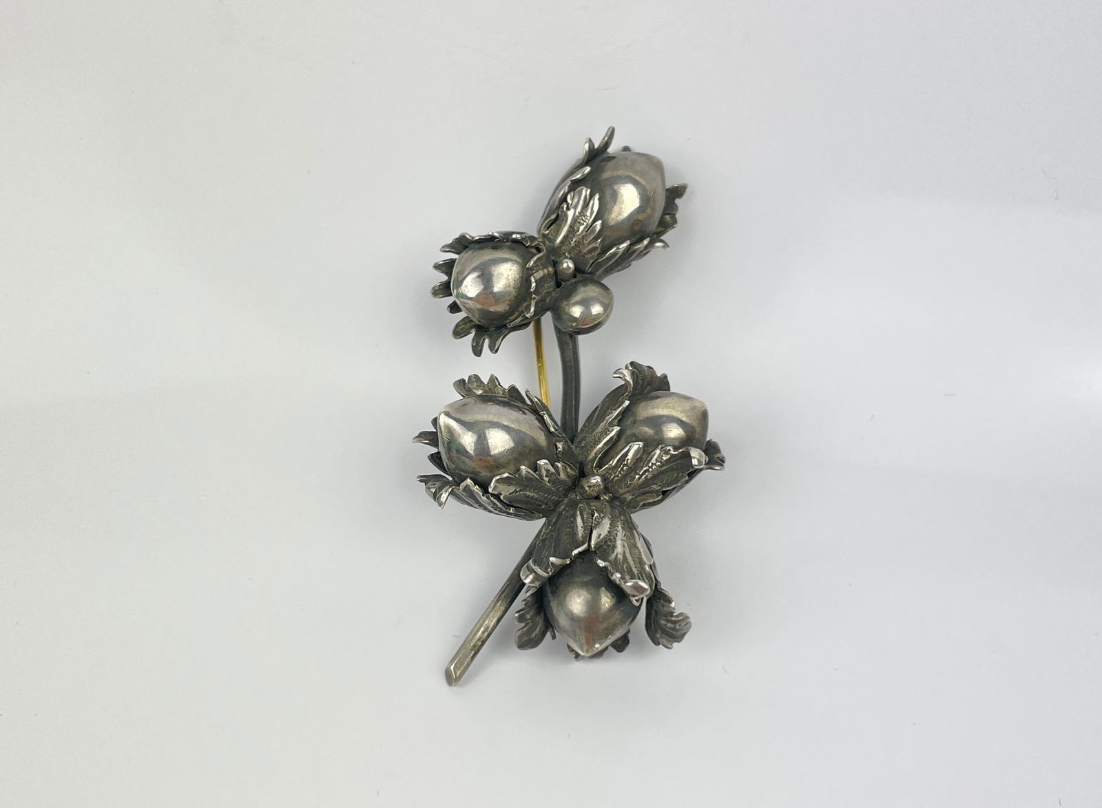 A Rare Mario Buccellati Sterling Silver Acorn Brooch Pin: A Rare Mario Buccellati Sterling Silver Acorn Brooch Pin marked and signed M. BUCCELLATI Approximate Dimensions: 6.5 cm (length) x 3 cm (width) x 23.7 grams in weight