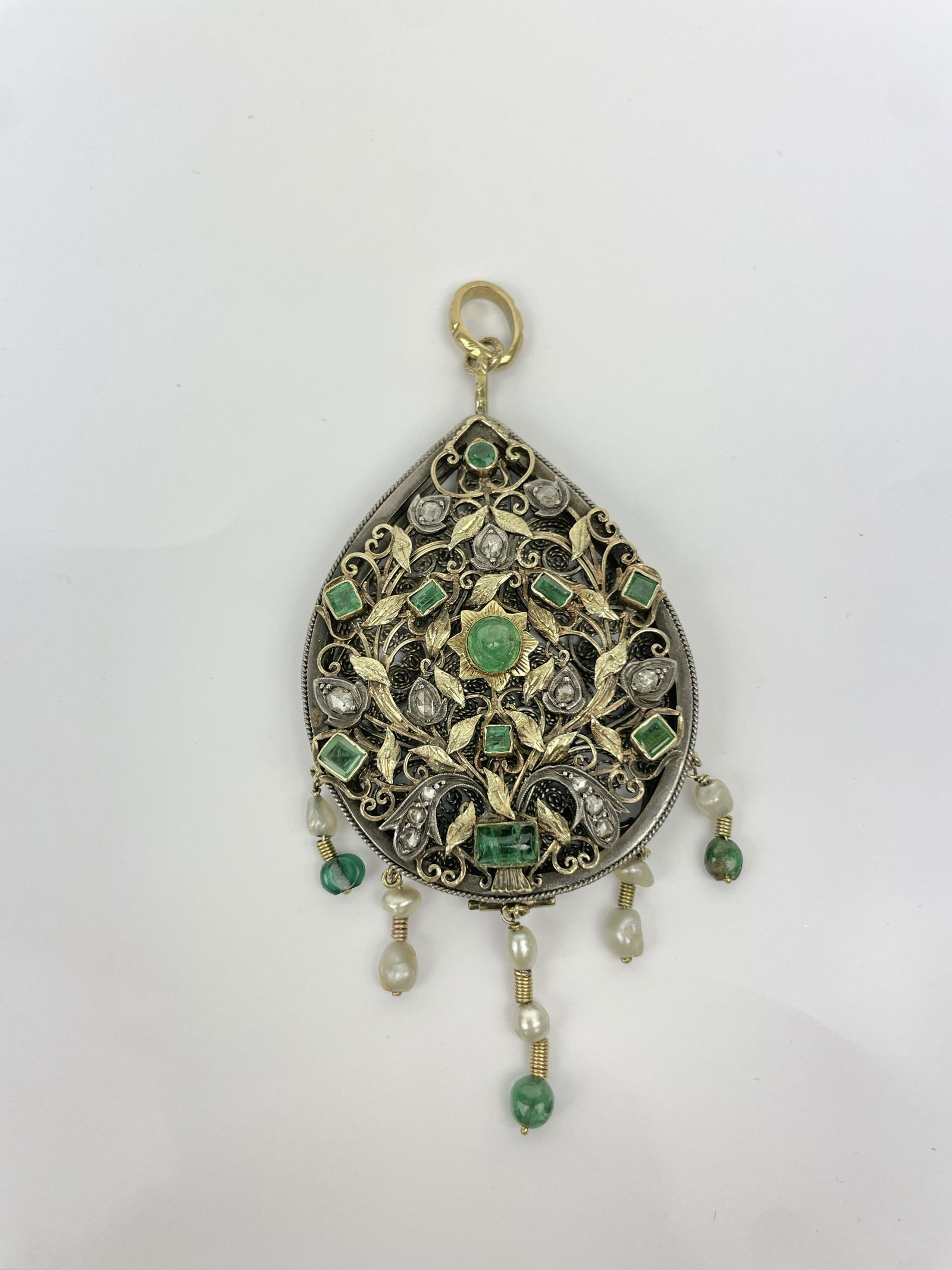 A Rare 18k Gold Silver Diamond Emerald Pearl Aroma Pendant (1 of 20)