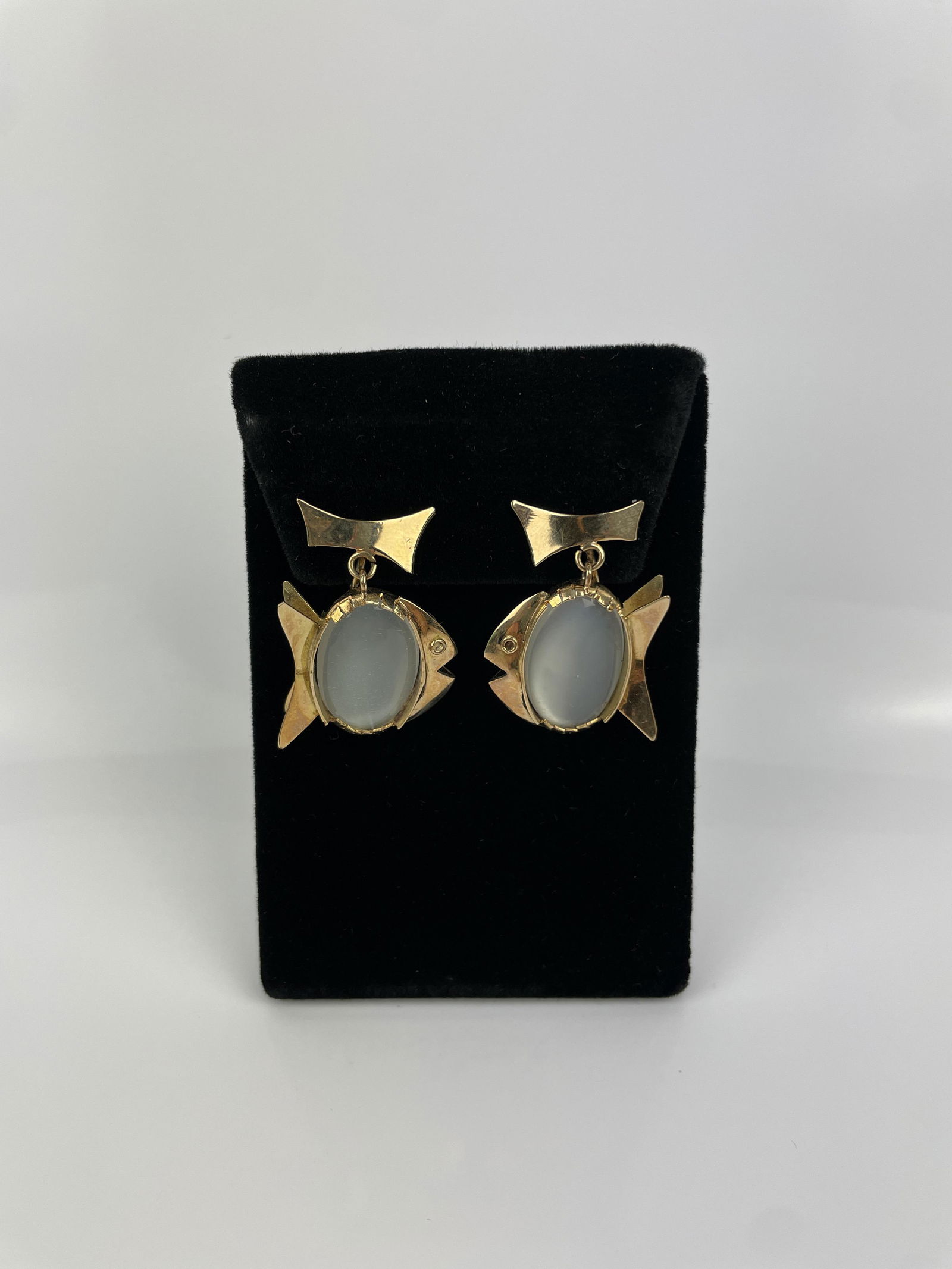 A Pair of Vintage 14k Gold Moonstone Cabochon Fish Earrings (1 of 10)