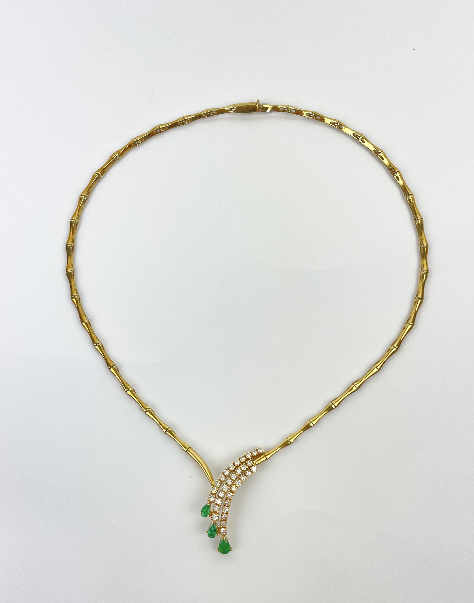 An 18k Gold Diamond Emerald Necklace (1 of 7)