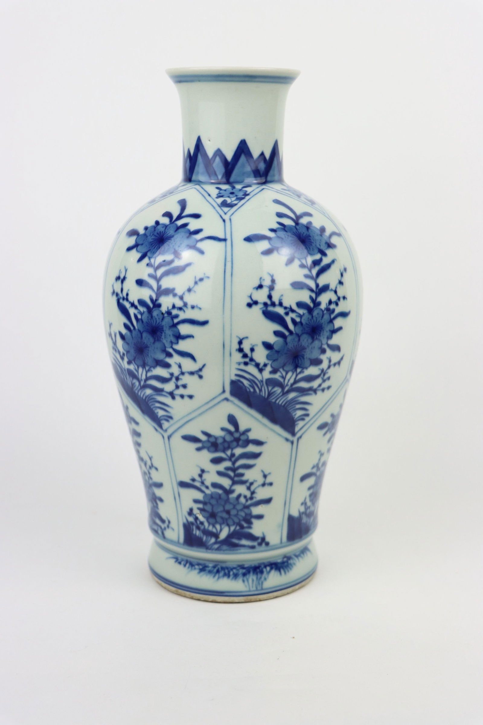 A Chinese Blue & White Floral Porcelain Vase (1 of 18)