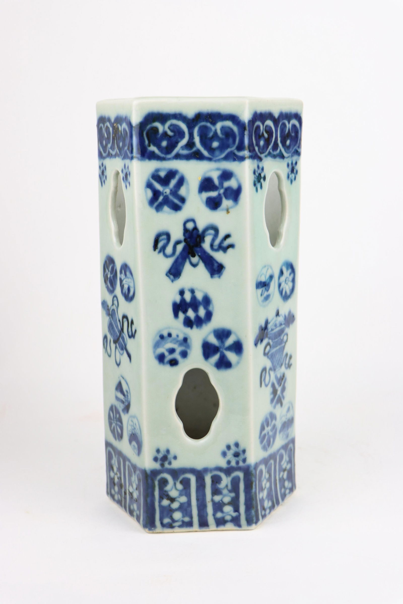 A Chinese Blue & White Porcelain Vase Hat Stand (1 of 16)