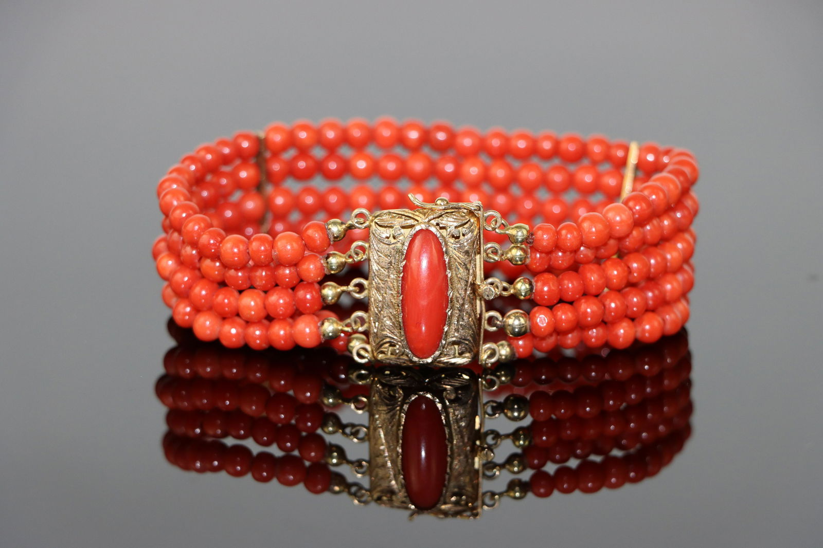 Vintage 18k Gold Coral Bracelet (1 of 12)