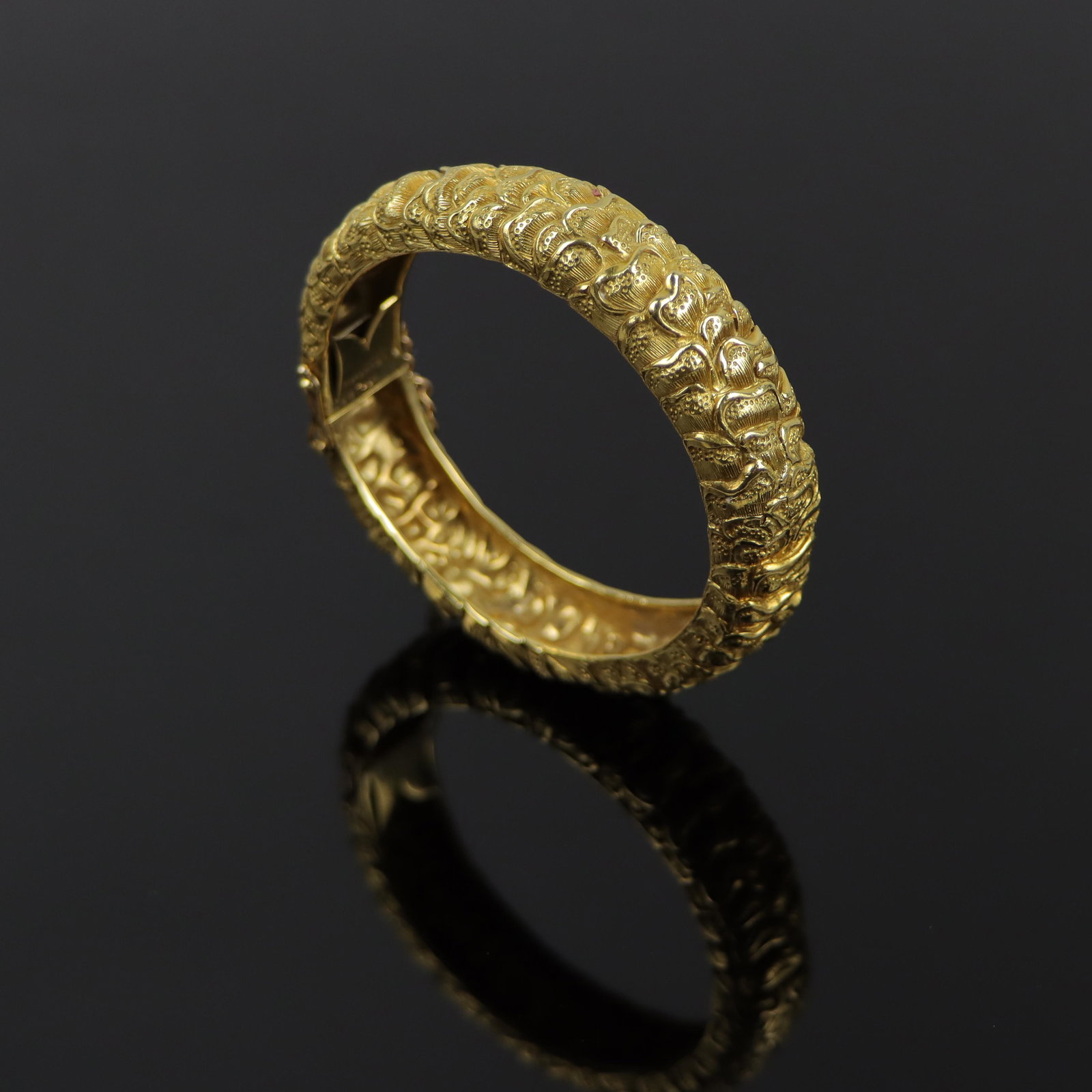 Very Rare Tiffany & Co 18K Gold Lotus Bangle Bracelet (1 of 18)