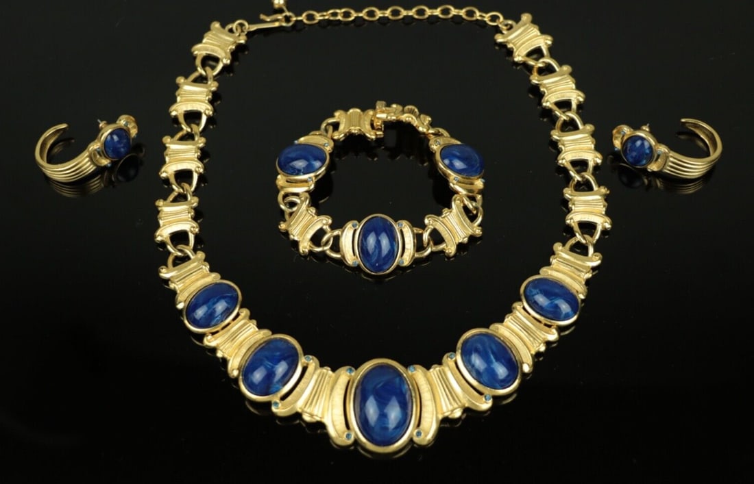 Trifari Gold Tone Blue Stone Jewelry Set (1 of 16)