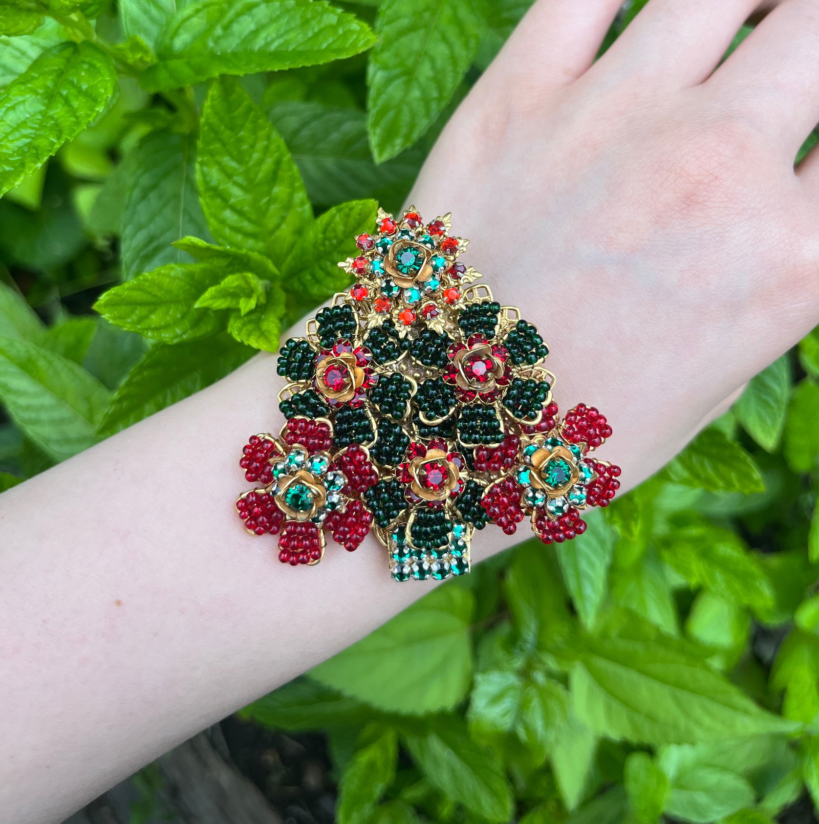 A Rare Vintage Stanley Hagler Christmas Tree Beads Brooch (1 of 10)