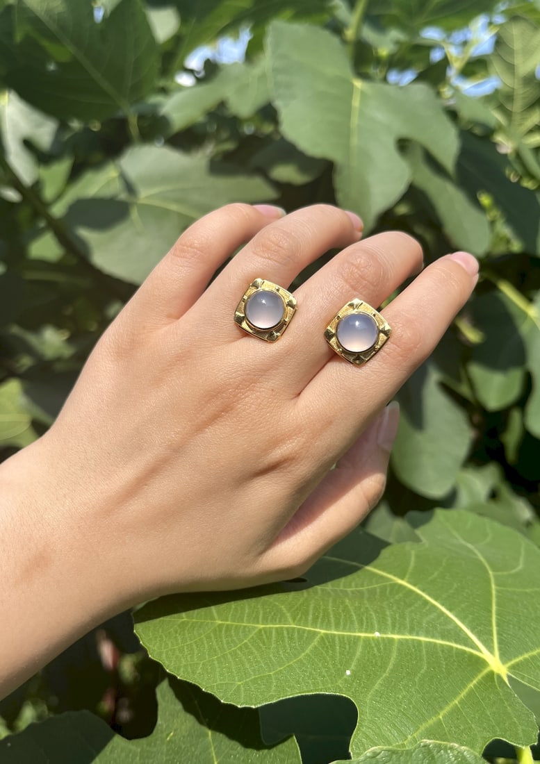 Patty Bolz 18K Gold Moonstone Cufflinks (1 of 11)