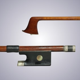 AN INTERESTING UNSTAMPED SILVER VIOLIN BOW