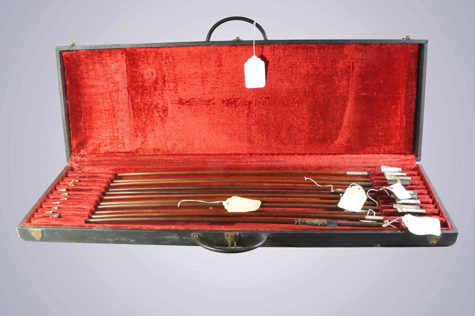 BUNDLE B - MIXED LOT OF 12 BOWS WITH CASE (1 of 20)