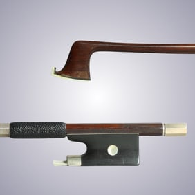A SILVER VIOLA BOW STAMPED VTOR FETIQUE A PARIS