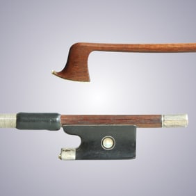 A VIOLIN BOW ATTRIBUTED TO BAUSCH SHOP CIRCA 1870