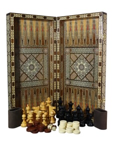VINTAGE MIDDLE EASTERN INLAID WOOD MOSAIC BACKGAMMON CHESS BOARD BOX