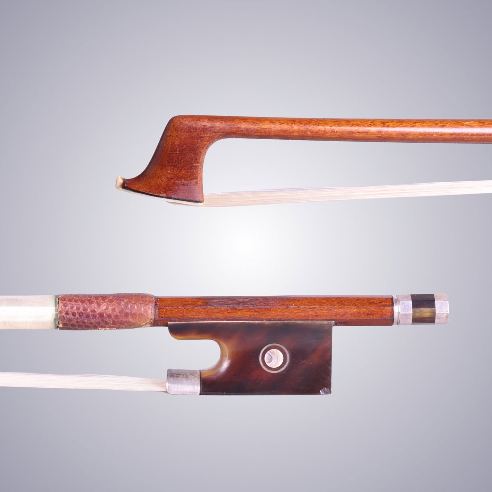 A SILVER & TORTOISE SHELL MOUNTED VIOLIN BOW: A SILVER & TORTOISE SHELL MOUNTED VIOLIN BOW Of Round Pernambuco Stick, Tortoise Shell & Silver mounted. Unstamped. Approximate Dimensions: 74.7 cm (Total Length - Head to Adjustor) 60.1 Grams in