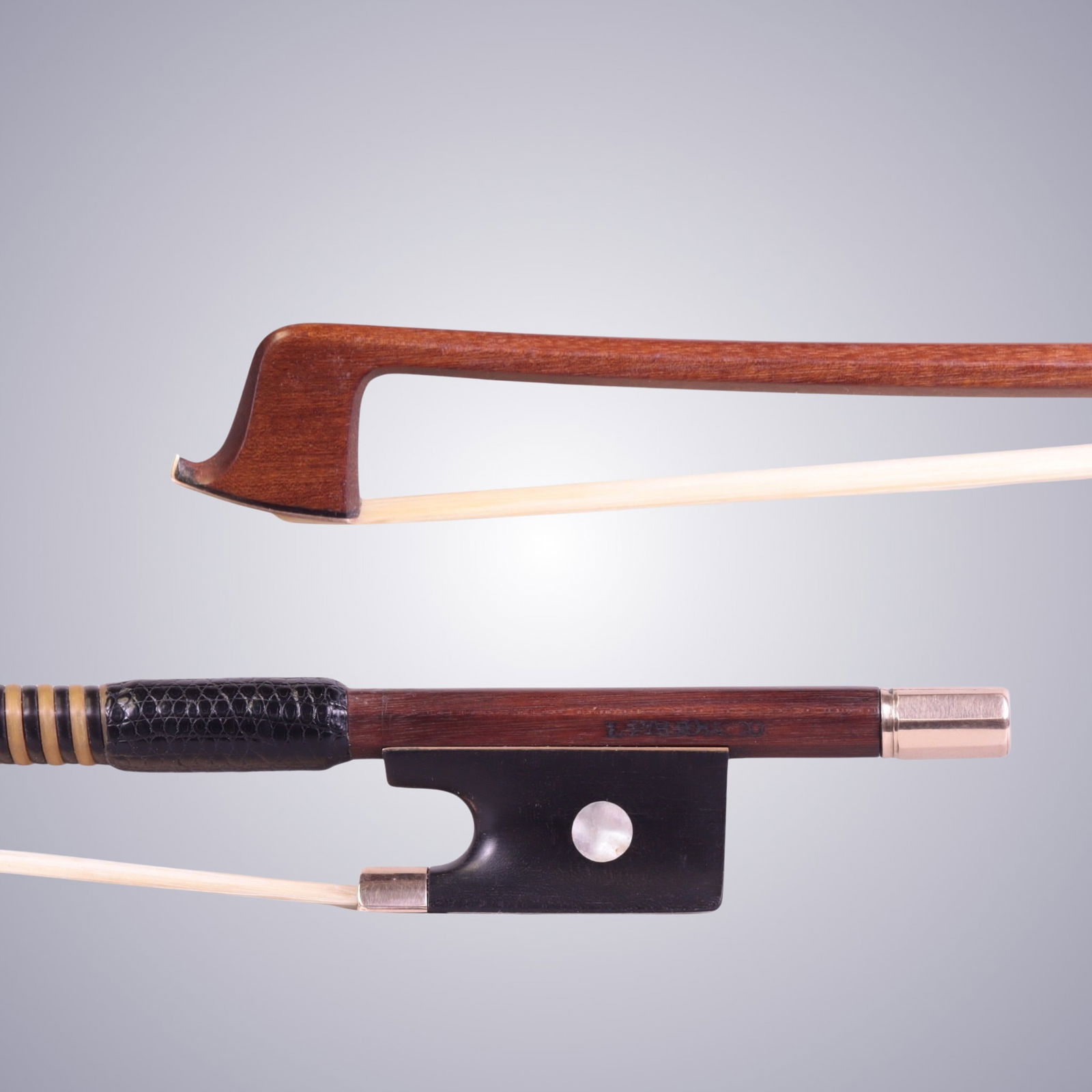 A GOLD VIOLIN BOW BY LOUIS PANORMO (1 of 10)