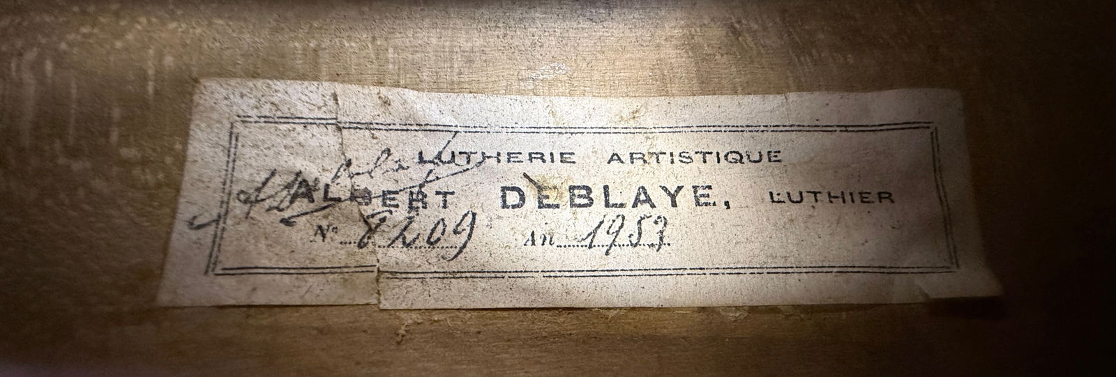 A VIOLIN LABELED ALBERT DEBLAYE - 10