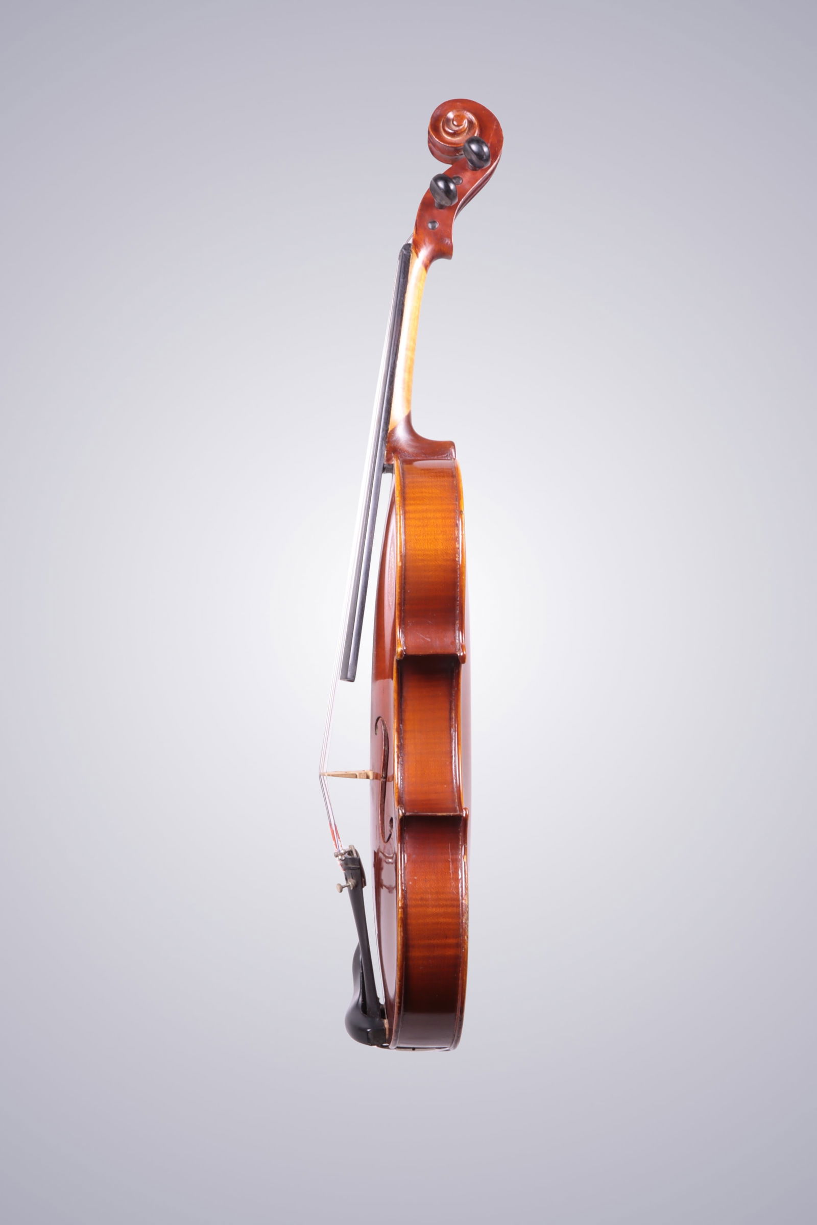 A VIOLIN LABELED ALBERT DEBLAYE - 11