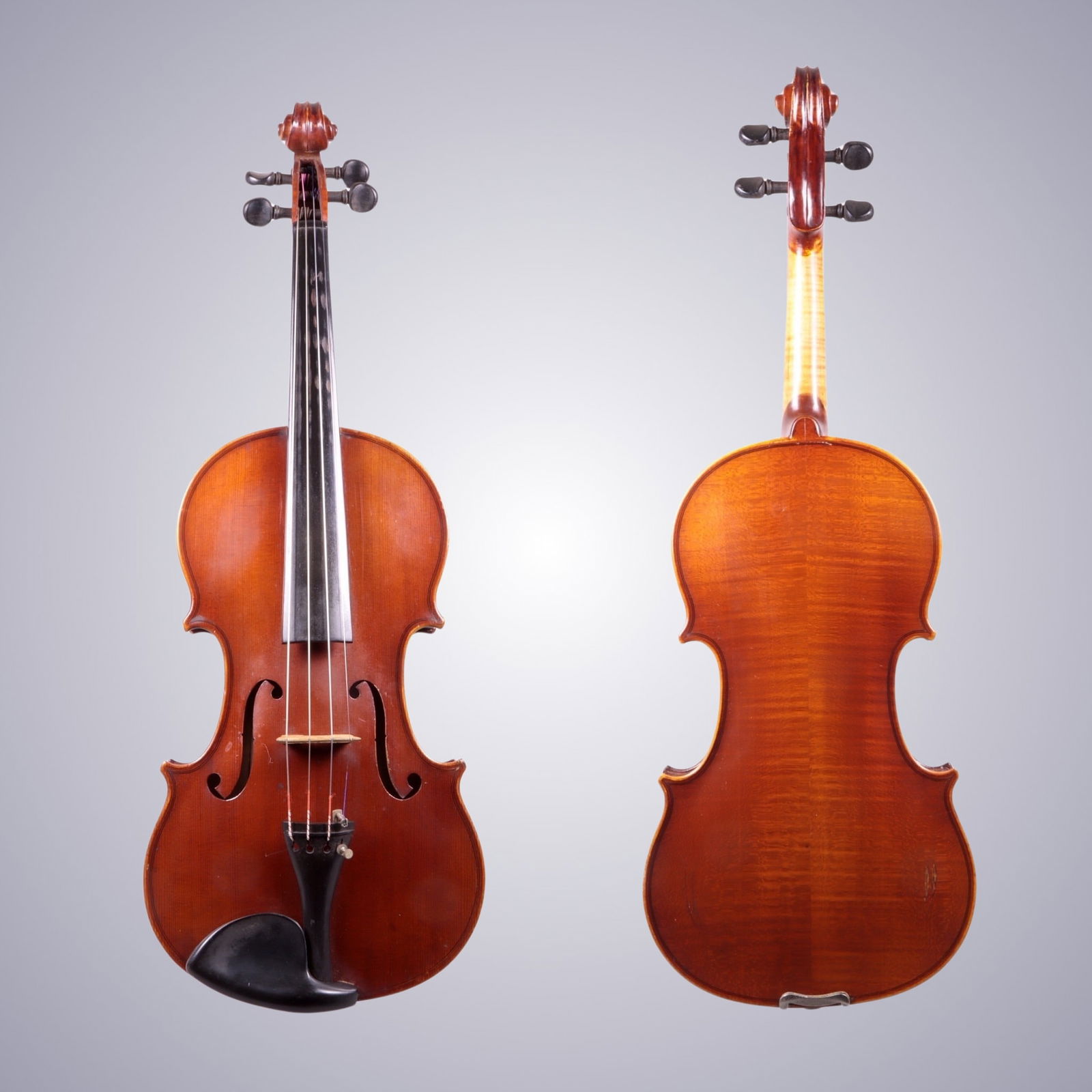 A VIOLIN LABELED ALBERT DEBLAYE: VIOLIN LABELED ALBERT DEBLAYE Labeled on Interior: LUTHERIE ARTISTIQUE ALBERT DEBLAYE, LUTHIER No 8209 An 1953 Signed on label. Approximate Dimensions: 59 cm (Total Length) 35.3 cm (Length of Back) 16