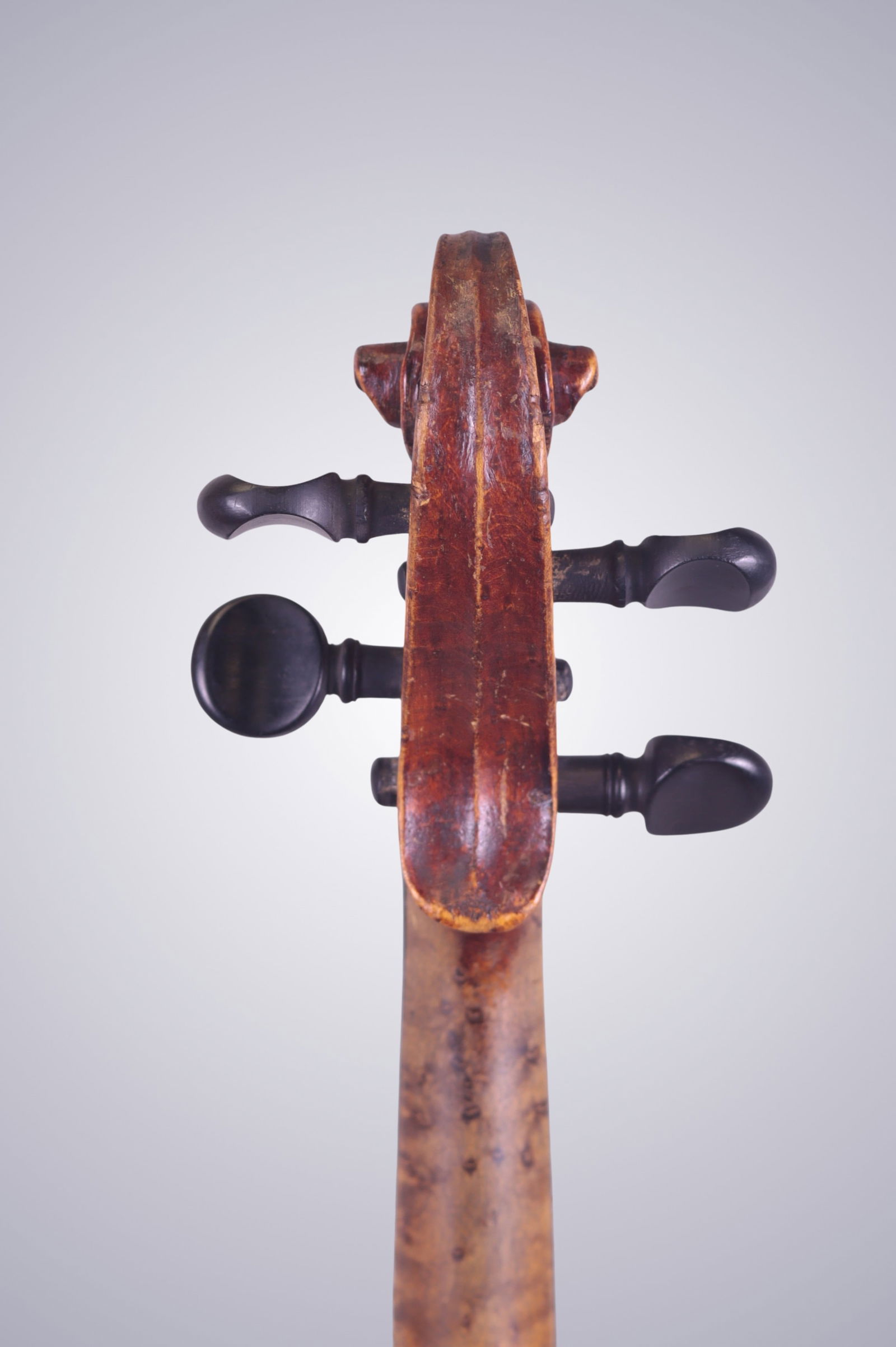 A VIOLIN BRANDED STAINER - 10
