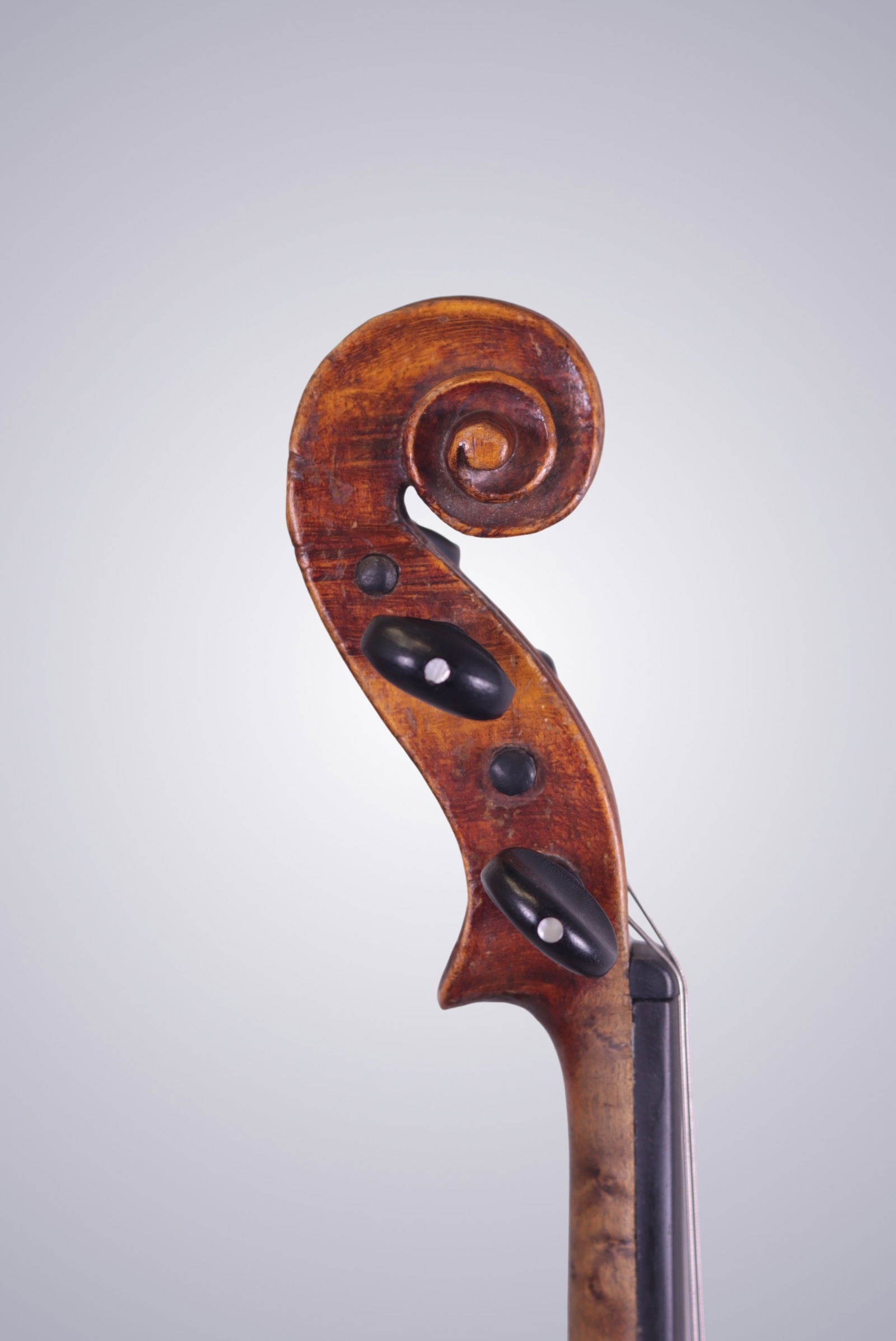 A VIOLIN BRANDED STAINER - 7