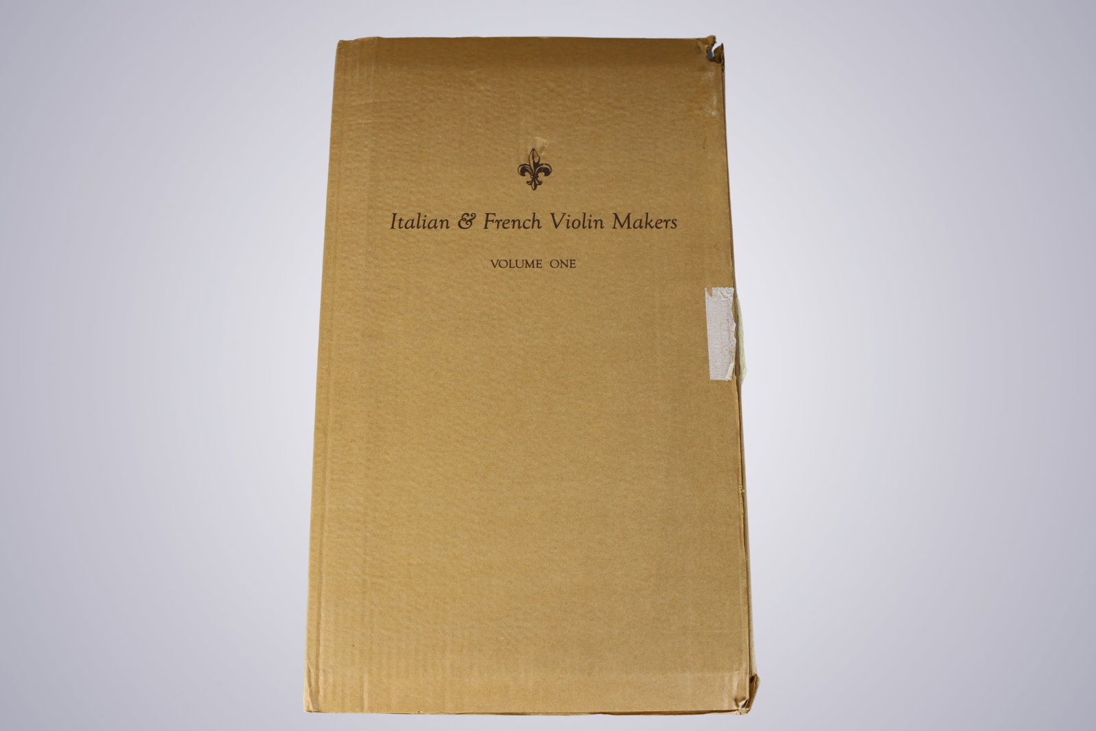 ITALIAN & FRENCH VIOLIN MAKERS, VOLUME ONE: ITALIAN & FRENCH VIOLIN MAKERS, VOLUME ONE Italian & French Violin Makers. Volume One. Large-format reference volume devoted to important Italian and French violin makers. This work presents biographi
