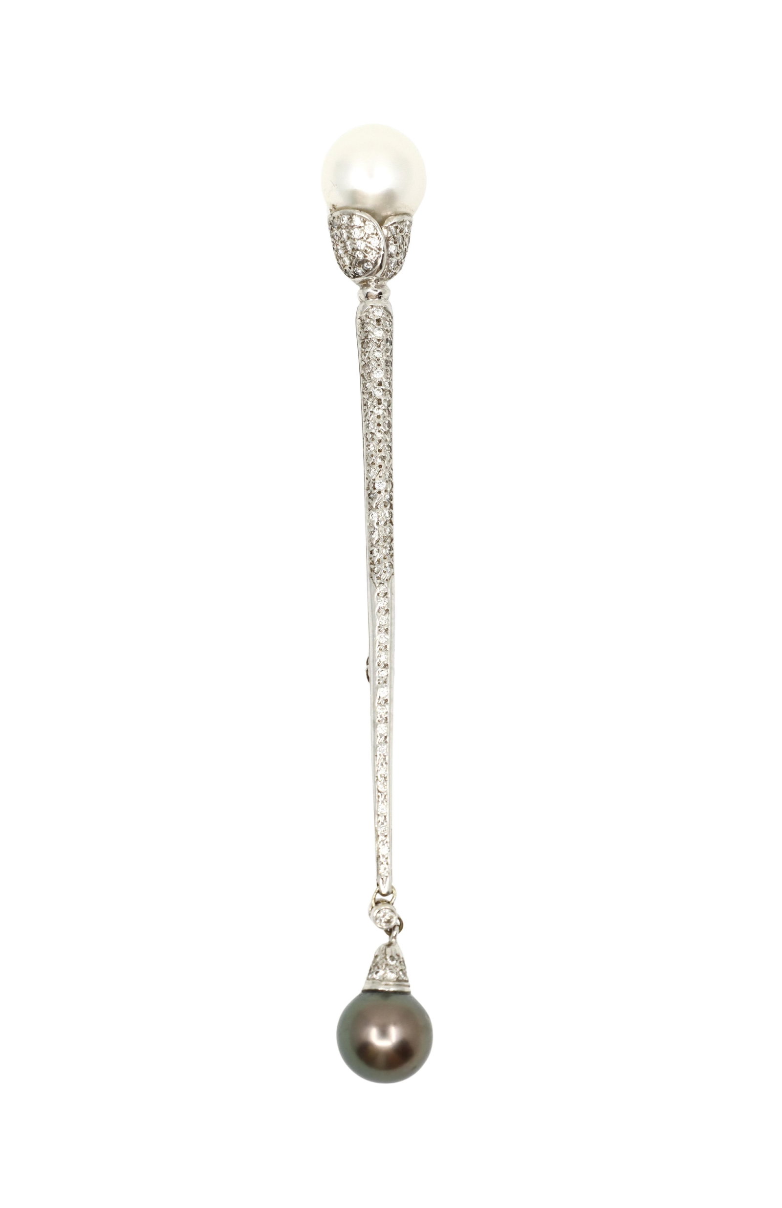 18K WHITE GOLD PEARL AND DIAMOND STICK PIN: 18K WHITE GOLD PEARL AND DIAMOND STICK PIN An elegant contemporary 18K white gold stick pin featuring a polished white cultured pearl terminal above a pave-set diamond stem, suspending a black
