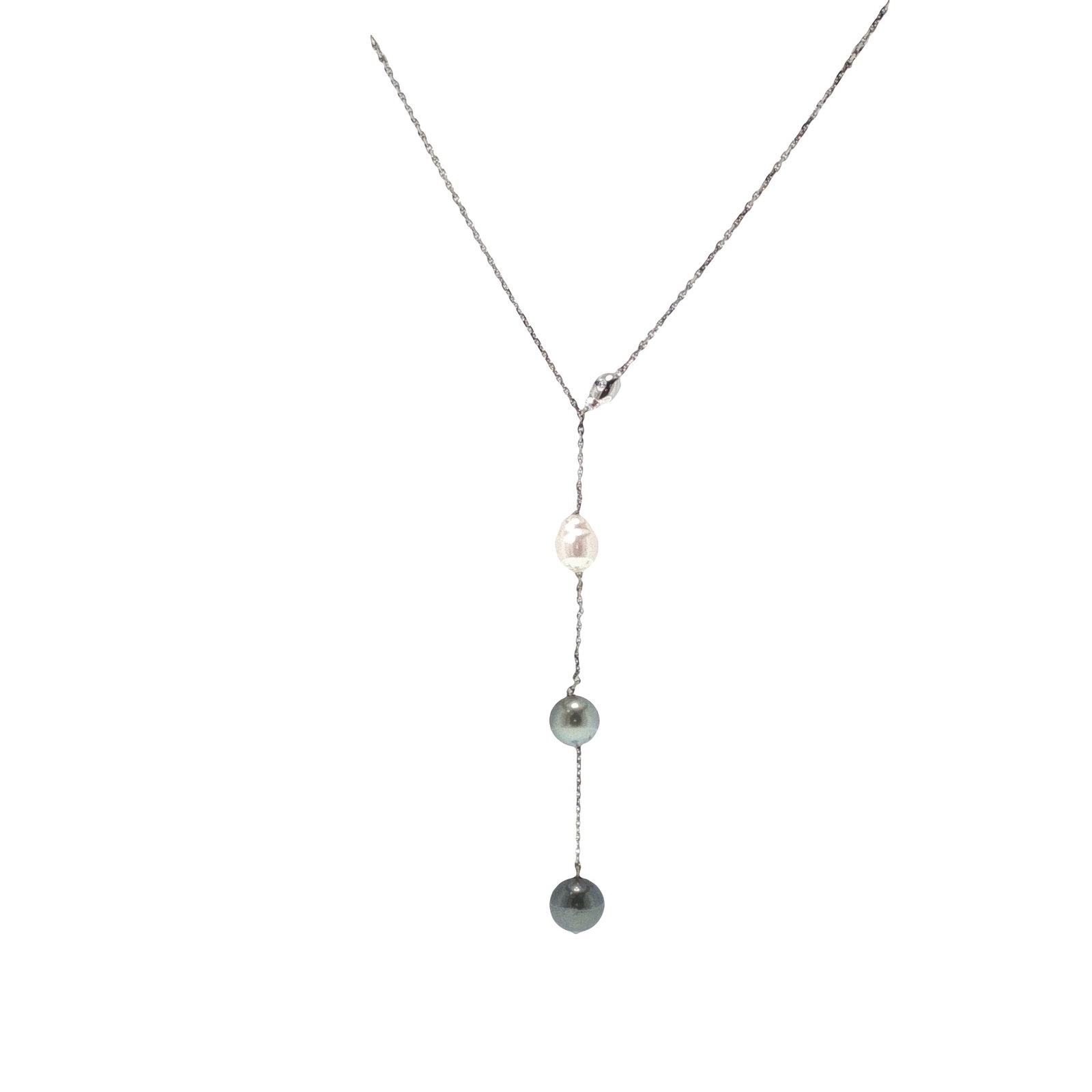 18K WHITE GOLD PEARL AND DIAMOND LARIAT NECKLACE: 18K WHITE GOLD PEARL AND DIAMOND LARIAT NECKLACE An 18K white gold lariat-style necklace designed with a fine chain and articulated drop, set with pearl beads in white and dark grey tones. The