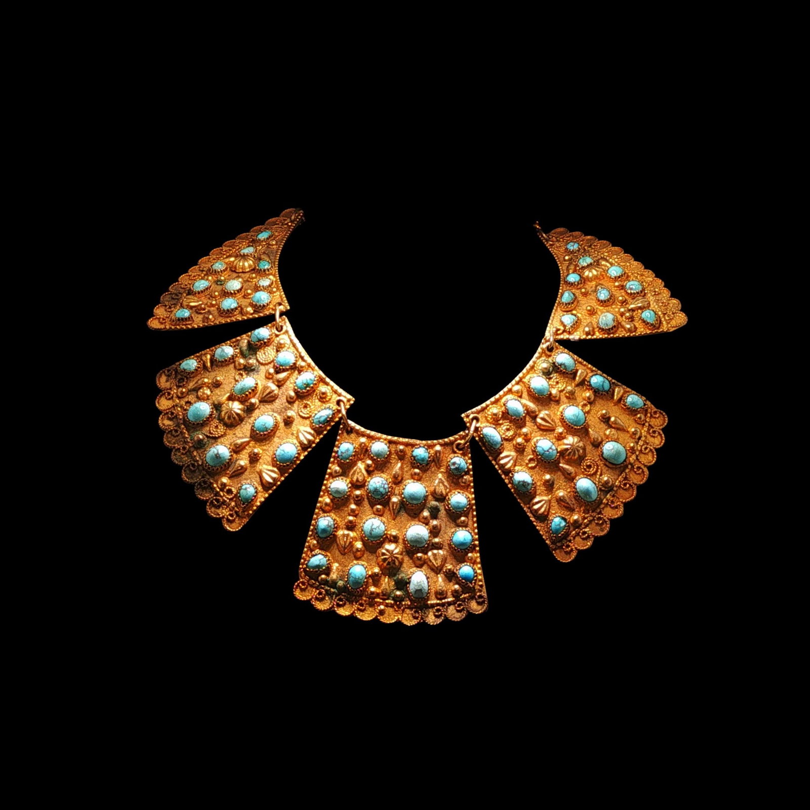 A GOLD-WASHED SILVER COLLAR NECKLACE SET WITH TURQUOISE (1 of 15)