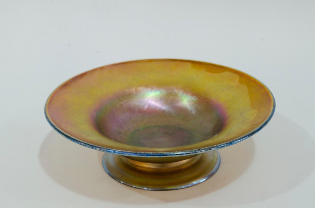 Tiffany Studios center glass: Tiffany Studios art glass center piece. Size:4cm x 14.5 cm