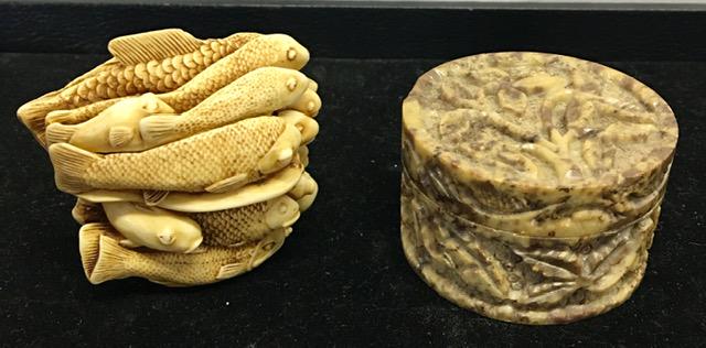 2 Small Unique Trinket/ Pill Boxes 2 Small Unique: 2 Small Unique Trinket/ Pill Boxes 1 Fish Design - Apx 2 1/2" L X 2 1/2" T 1 Round Design - Apx 2 1/4" L X 1 1/2"t Photo's Are A Part Of The Description And Condition