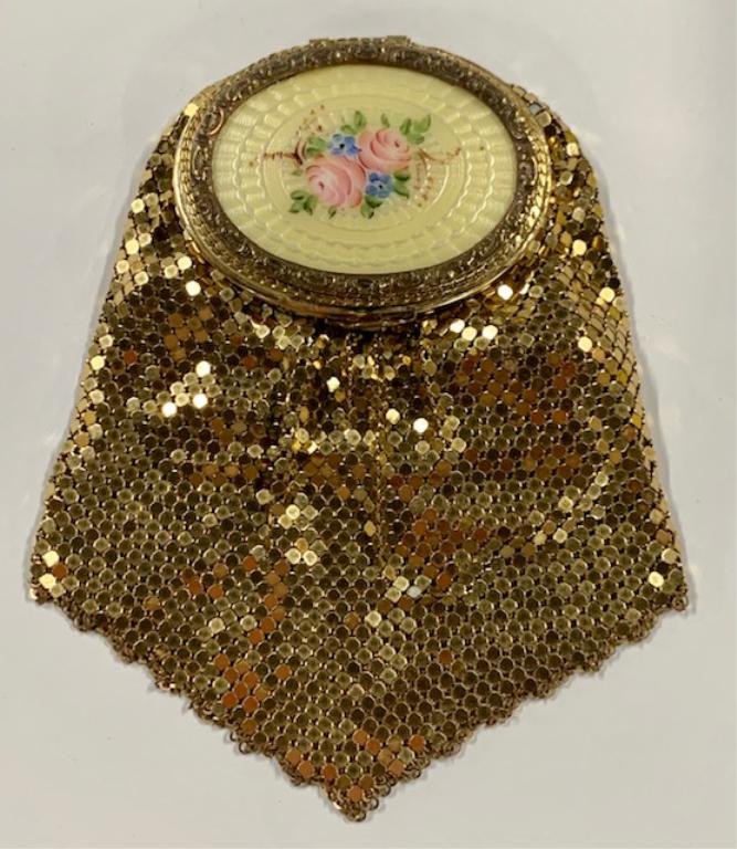 Vintage Evans Mesh Powder & Rouge Compact Purse: Vintage Evans Mesh Powder & Rouge Compact Purse. with Mirror and Powder Puff - No Powder. Under Mirror Still has Rouge and Puff. Apx. 2 3/4" Opening. 4" L.