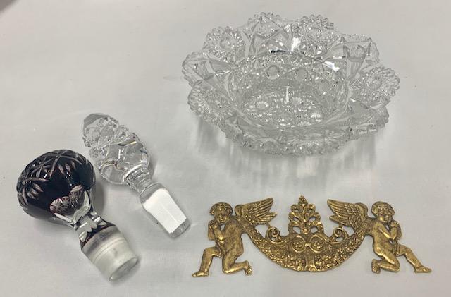 Cut Bowl & 2 Stoppers - Brass Ormolu: Cut Bowl & 2 Stoppers Piece of Brass Ormolu Photo's are considered part of the description and condition.