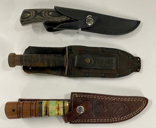 3 Knives in Sheaths: 3 Knives in Sheaths. *10" Chipaway Cutlery - Green/Orange Handle. *9 1/4" Unmarked Knife. *9 1/2" Cabela's Outfitter Series - Grey Handle - Snap broken on the Sheath.