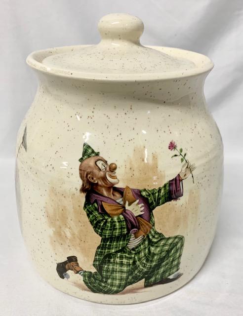 Clown Cookie Jar: Clown Cookie Jar Signed Bill '95. Apx. 8 1/2" T x 7" W. Photo's are considered part of the description and condition.