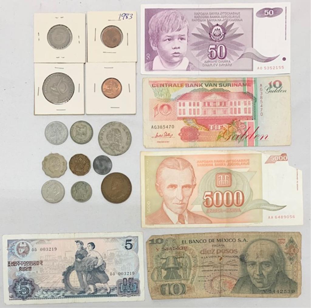 Assorted Foreign Currency Bills and Coins: Assorted Foreign Currency Bills and Coins. Photo's are considered part of the description and condition.