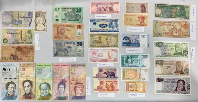 29 Pieces of Foreign Paper Currency: 29 Pieces of Foreign Paper Currency 1 - Afghanistan. 3 - Argentina. 2 - Belarus. 4 - Egypt. 2 - Indonesia. 3 - Mongolia. 1 - Madagascar. 1 - Guatemala. 3 - Nigeria. 3 -Vietnam. 1 - Uruguay. 5 - Venezu