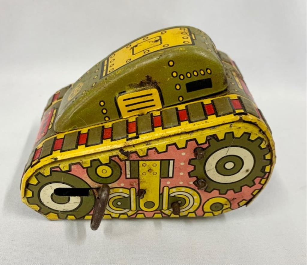 Small Vintage Wind Up Toy Tin Tank-MAR (1 of 7)
