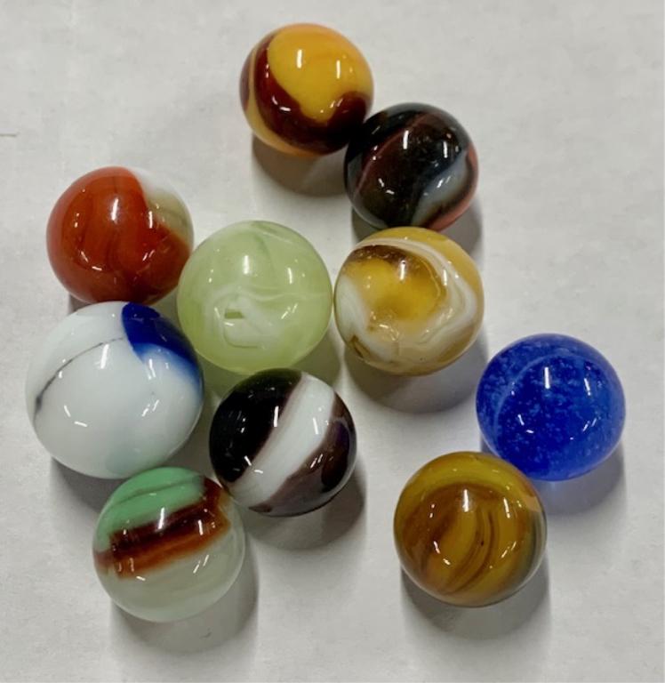 10 Vintage Marbles: 10 Vintage Marbles. Photos are considered part of the description and condition. 600