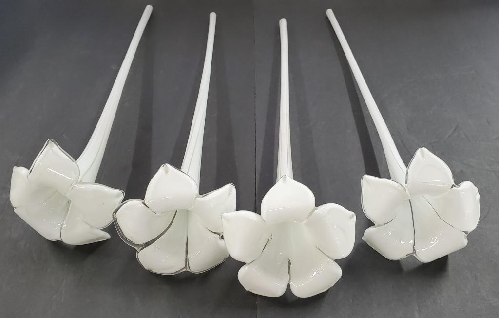 4 Long Art Glass Stemmed Flowers. (1 of 10)
