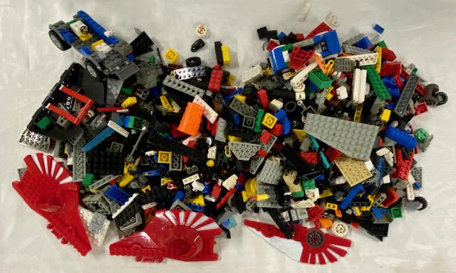 2 Gallon Bags Full of Legos: 2 One Gallon Bags full of Legos. Photo's are considered part of the description and condition. 804-23