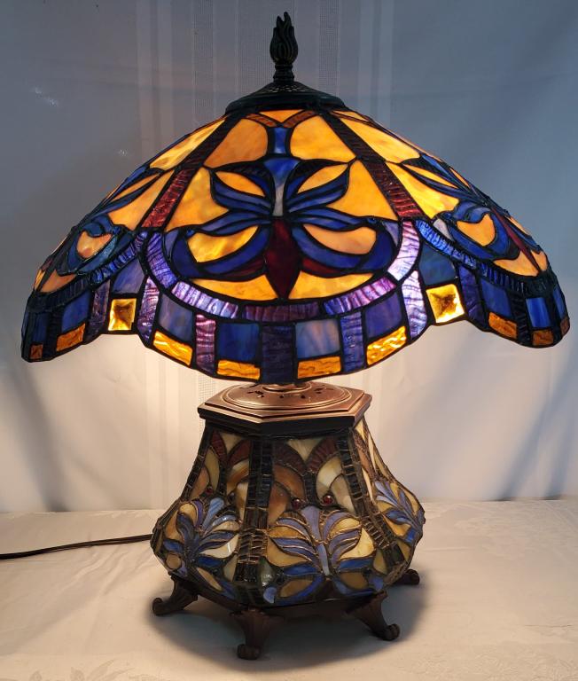 Stained Glass Table Lamp (1 of 6)