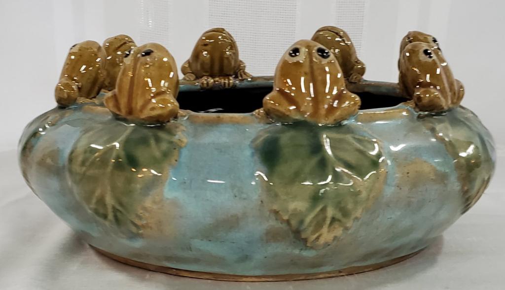 Glazed Pottery Frog & Lilly Pad Bowl (1 of 6)