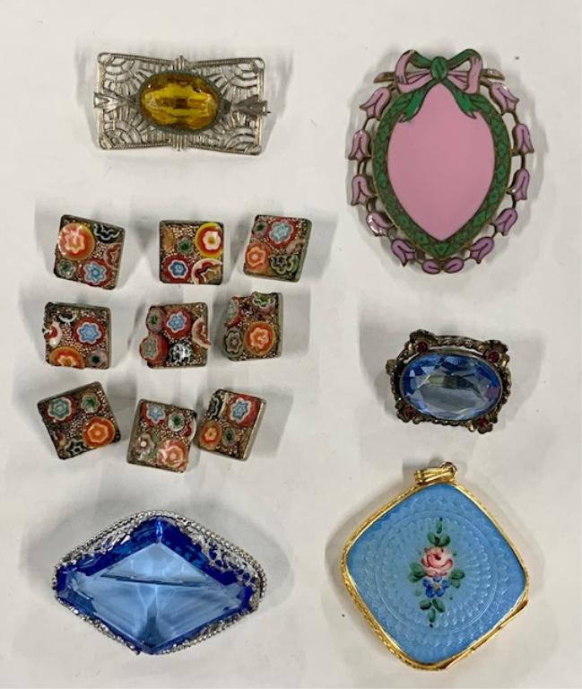 Beautiful Assorted Vintage Brooches and Buttons (1 of 14)