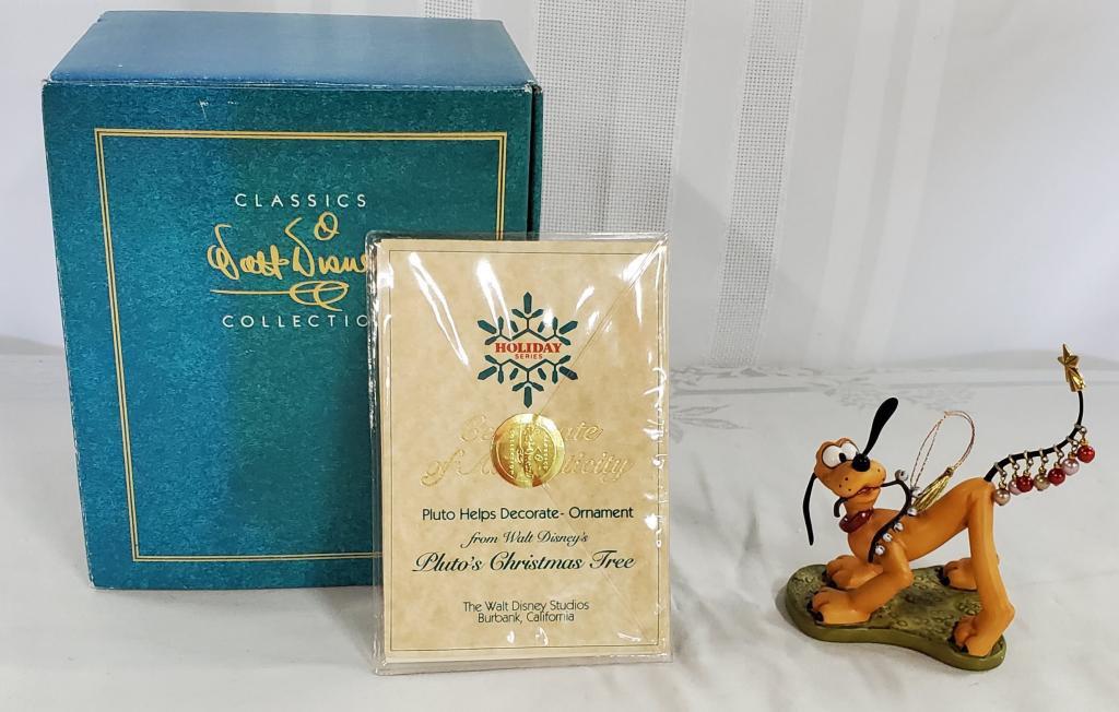 1996 Disney Pluto Holiday Annual Ornament (1 of 8)