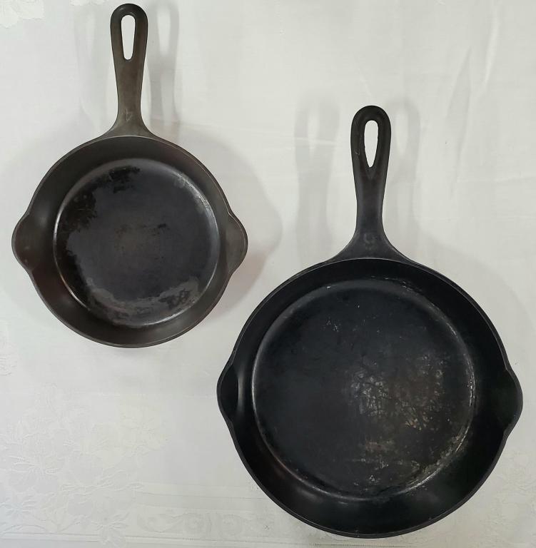 2 Griswold Cast Iron Skillets. (1 of 6)