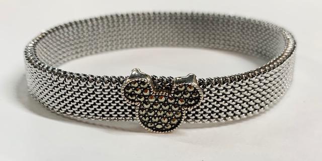 Mesh Bracelet with Sterling Disney Slide: Mesh Bracelet with Sterling Disney Slide. Stretch Mesh. Photo's are considered part of the description and condition. 805-13