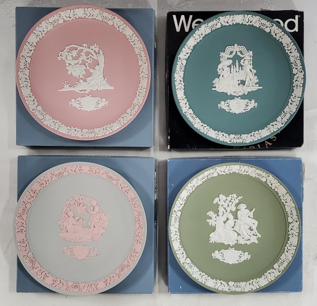 4 Wedgwood Valentines Plates (1 of 10)